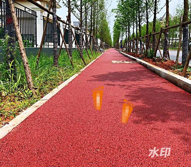 鄭州瀝青路面具體有哪些優(yōu)點？