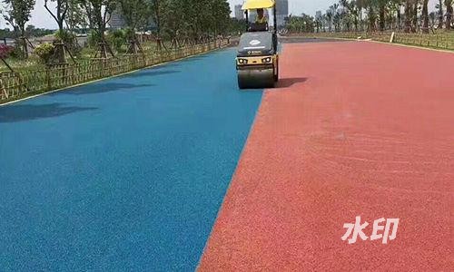 瀝青路面和水泥路面相比哪個(gè)好？