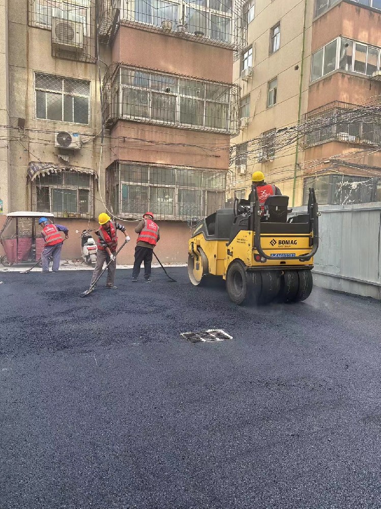 鄭州瀝青混凝土路面與水泥混凝土路面的區(qū)別？
