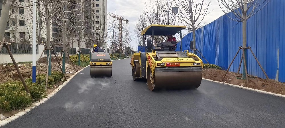 鄭州瀝青路面施工前的精心籌備：筑牢品質(zhì)根基——鄭州瀝青攪拌站