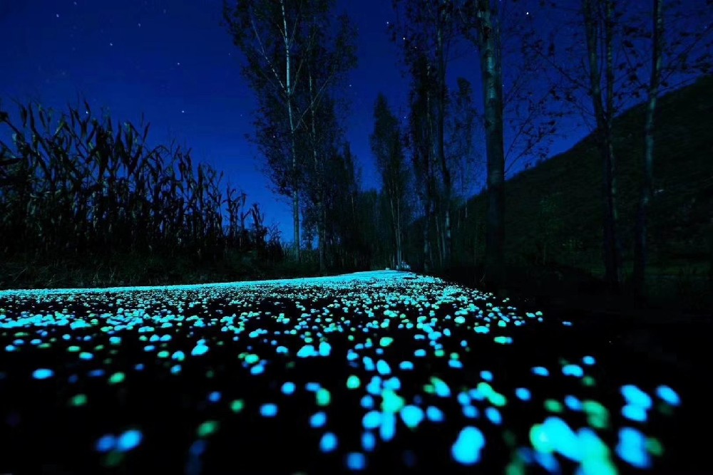 夜光路面為什么會發(fā)光呢？